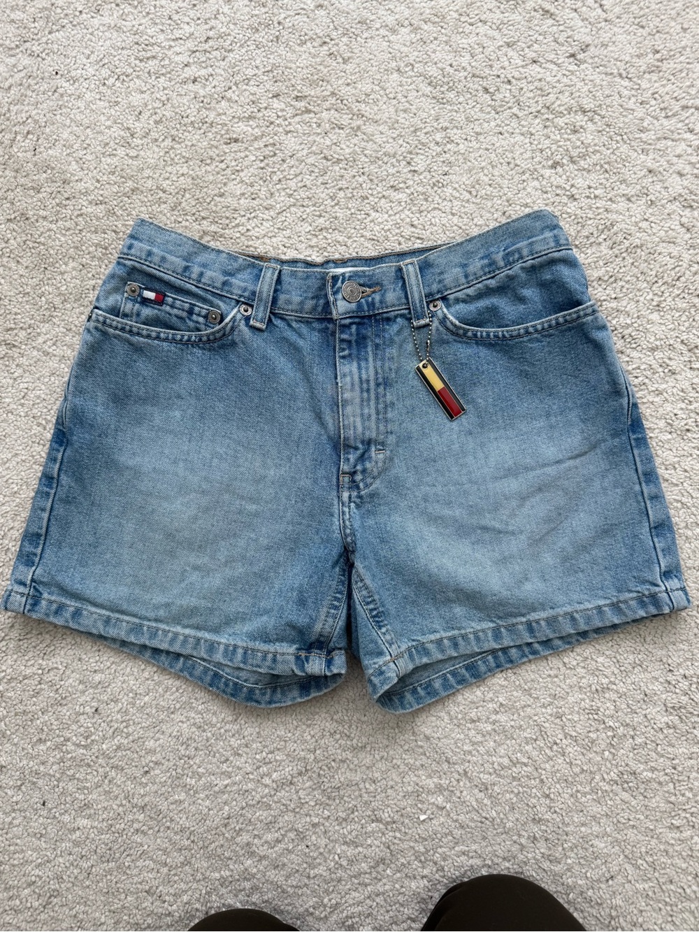 Vintage Tommy Hilfiger Jeans Denim Shorts w/ Flag Charm